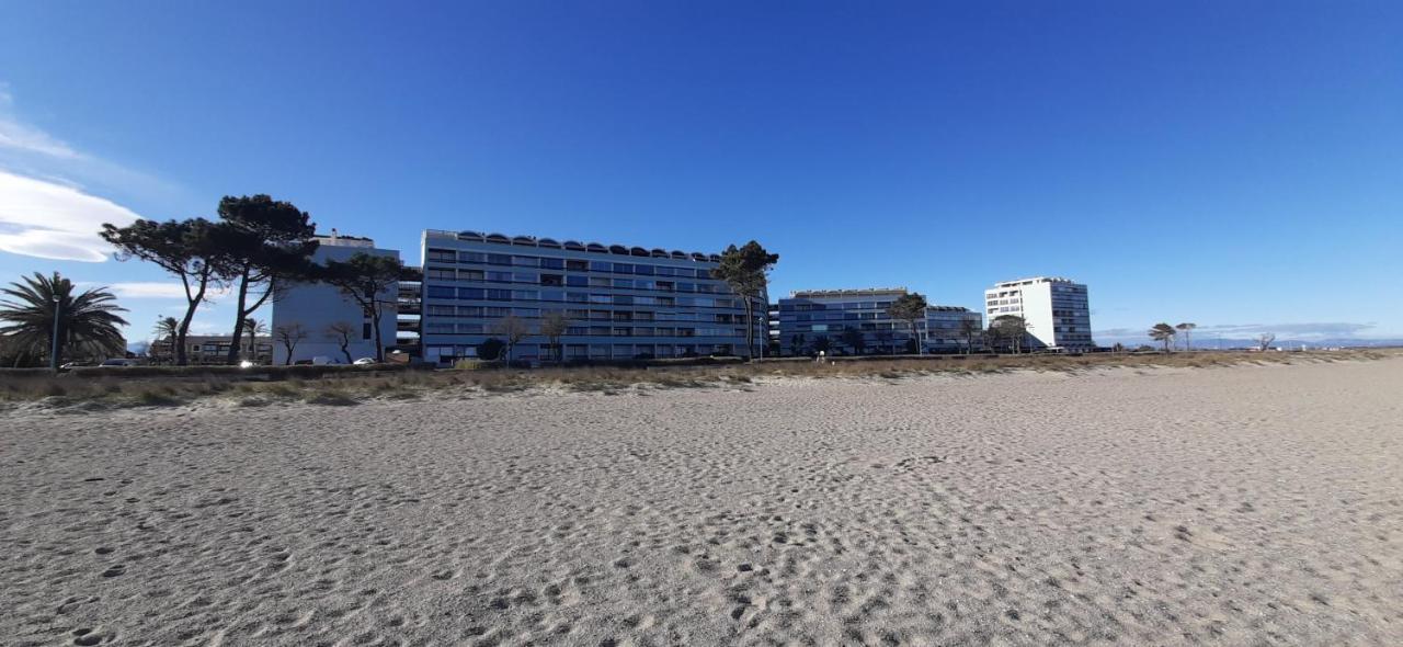 Port Cipriano Sur Les Toits , Vue Panoramique Sur La Mer 생시프리앙 외부 사진